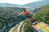 «Выныриваешь из пропасти другим человеком» Где находятся самые лучшие места для экстремальных прыжков с высоты в России?