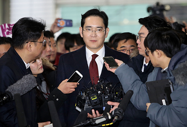 Вице-президент компании Samsung Ли Джэ Ен на допросе по поводу обвинений во взяточничестве