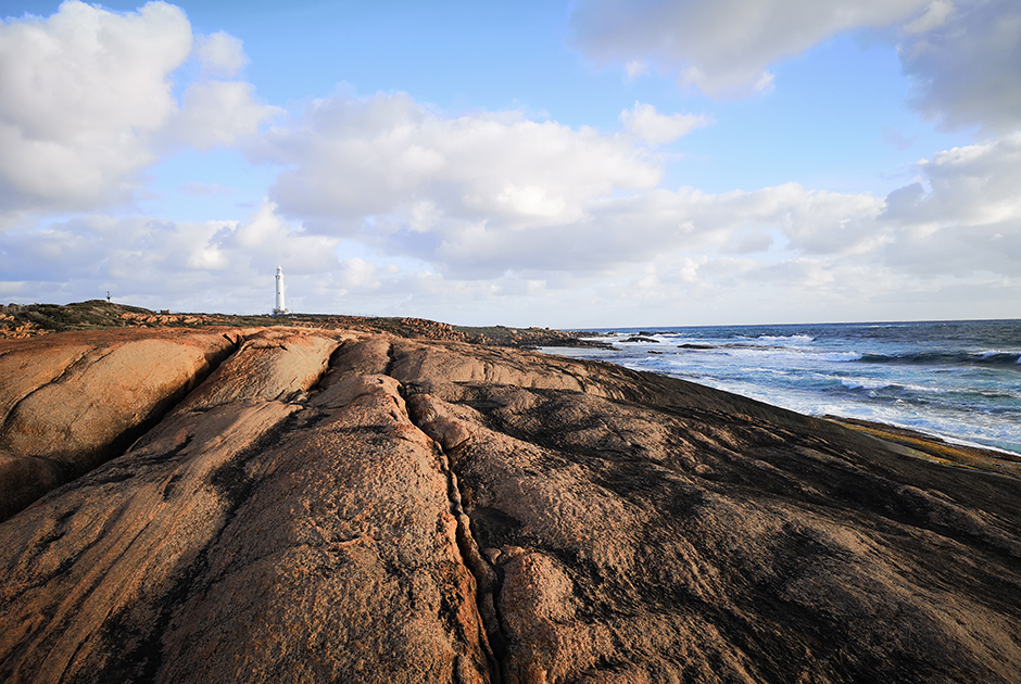 Мыс Луин, крайняя юго-западная точка Австралии, где Индийский океан встречается с Южным океаном