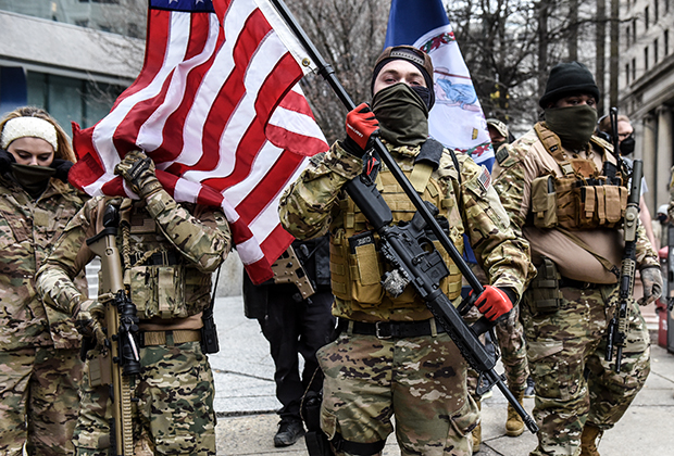 Сторонники свободного владения оружием на демонстрации в штате Вирджиния. Фото: Stephanie Keith / Getty Images