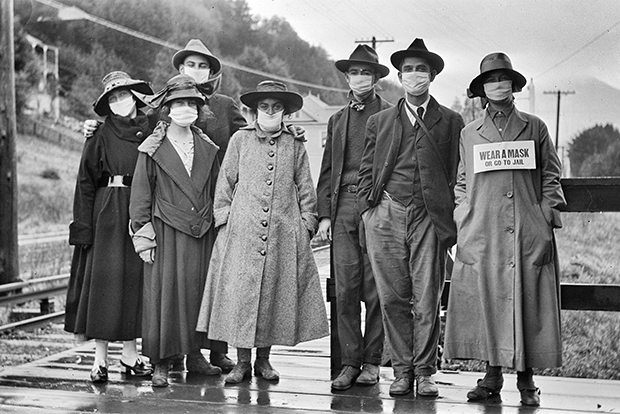 Во время пандемии испанки в Калифорнии. США, 1918 год.. Фото: Raymond Coyne / Mill Valley Public Library