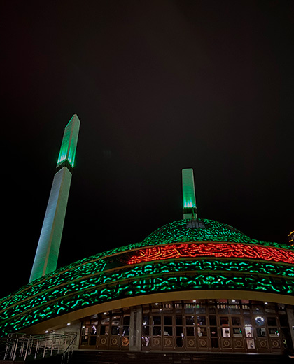 Это первая ультрасовременная мечеть в России, выполненная в стиле хай-тек. Мечеть названа именем Аймани Кадыровой, матери главы республики Рамзана Кадырова