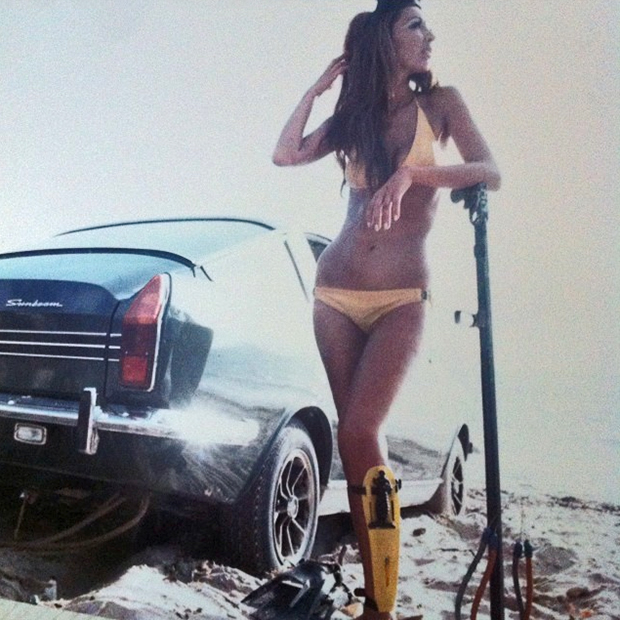 В 1960-е годы арабская модель Андре Акури свободно снималась в рекламе в купальном костюме