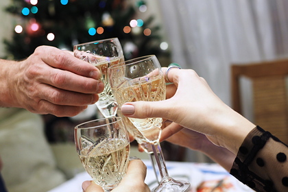 Диетолог назвала способ отметить Новый год с алкоголем без вреда для фигуры