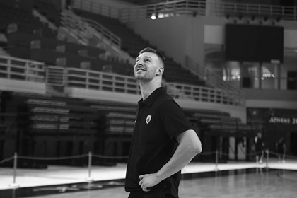 The record-breaking basketball player dies at 32