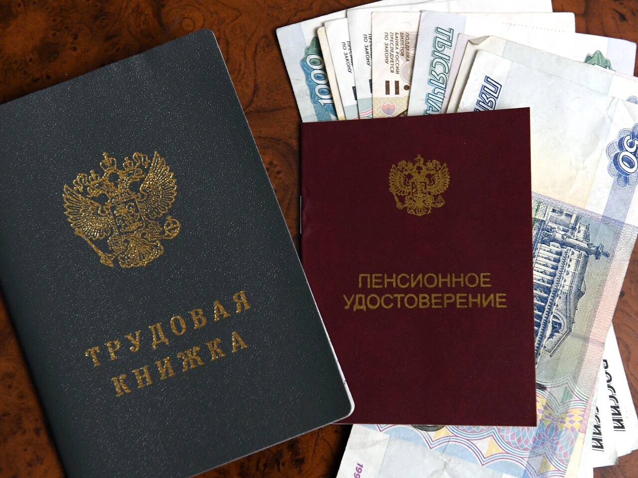 Перерасчет пенсии. Бонус за советский стаж. 1300 пенсии. Пенсионер с деньгами. Пенсии.