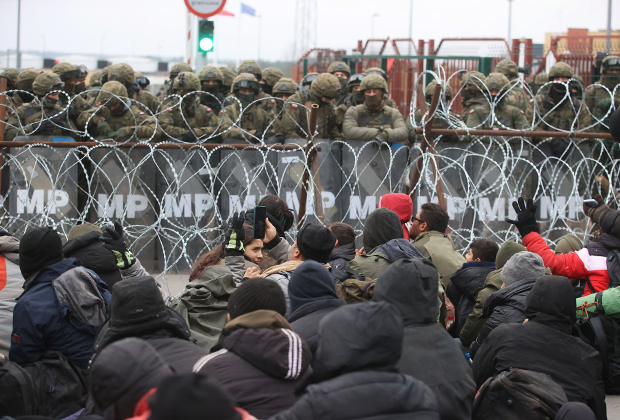 Мигранты на границе Белоруссии и Польши