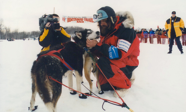 Гонка на собачьих упряжках Iditarod через Аляску по маршруту Анкоридж — Ном, 4 марта 2000 года. Фото: пресс-служба Федора Конюхова