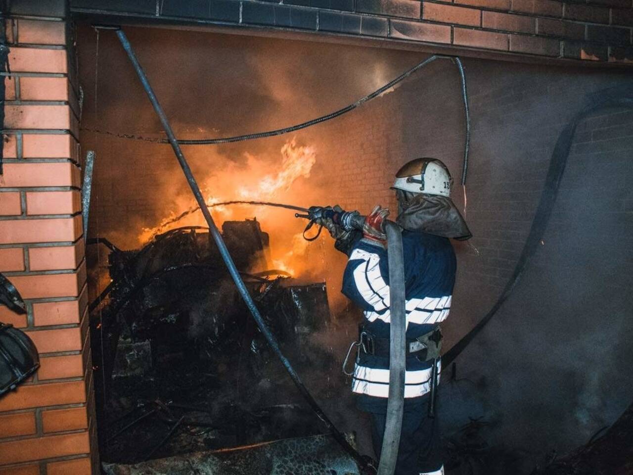 В поселке Николина Гора произошел ночной пожар: Деловой климат: Экономика:  Lenta.ru