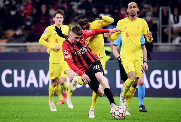 Soccer Football — Champions League — Group B — AC Milan v Liverpool — San Siro, Milan, Italy — December 7, 2021 AC Milan's Alexis Saelemaekers in action with Liverpool's Naby Keita 