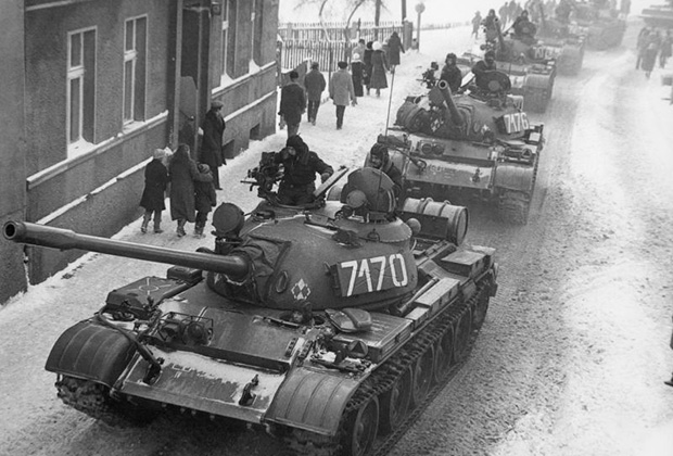 Танки Войска Польского в городе Збоншинек, 13 декабря 1981