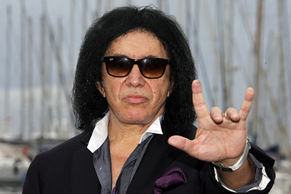 Лидер группы Kiss продаст дом со скидкой из-за жары и стриптизерш