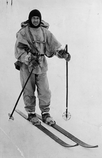 Роберт Скотт, глава британской экспедиции к Южному полюсу, в балаклаве. Около 1912 года