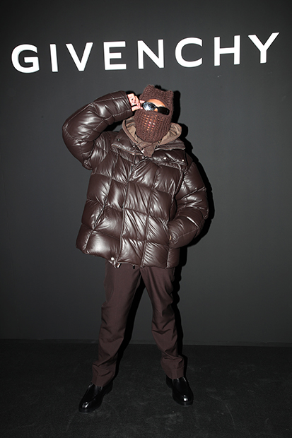 Рэпер Tyga в балаклаве перед показом Givenchy на Неделе моды в Париже, 2021 год