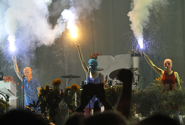 Акция панк-группы Pussy Riot на концерте рок-группы Faith No More в Москве в июле 2012 года