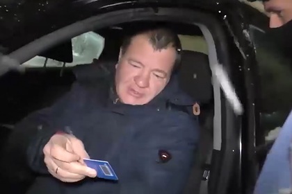 Пьяный россиянин показал сотрудникам ДПС бонусную карту магазина вместо прав