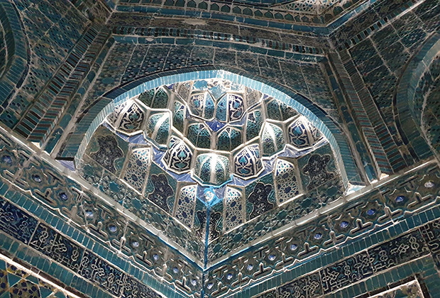 Керамика в отделке интерьеров одного из мавзолеев Шахи-Зинда