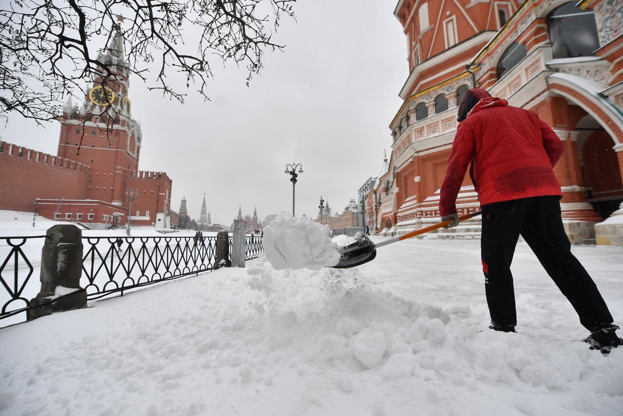 В марте будут морозы в москве. Снег в Москве. Морозы в Москве. Снегопад в Москве. Сугробы в Москве.