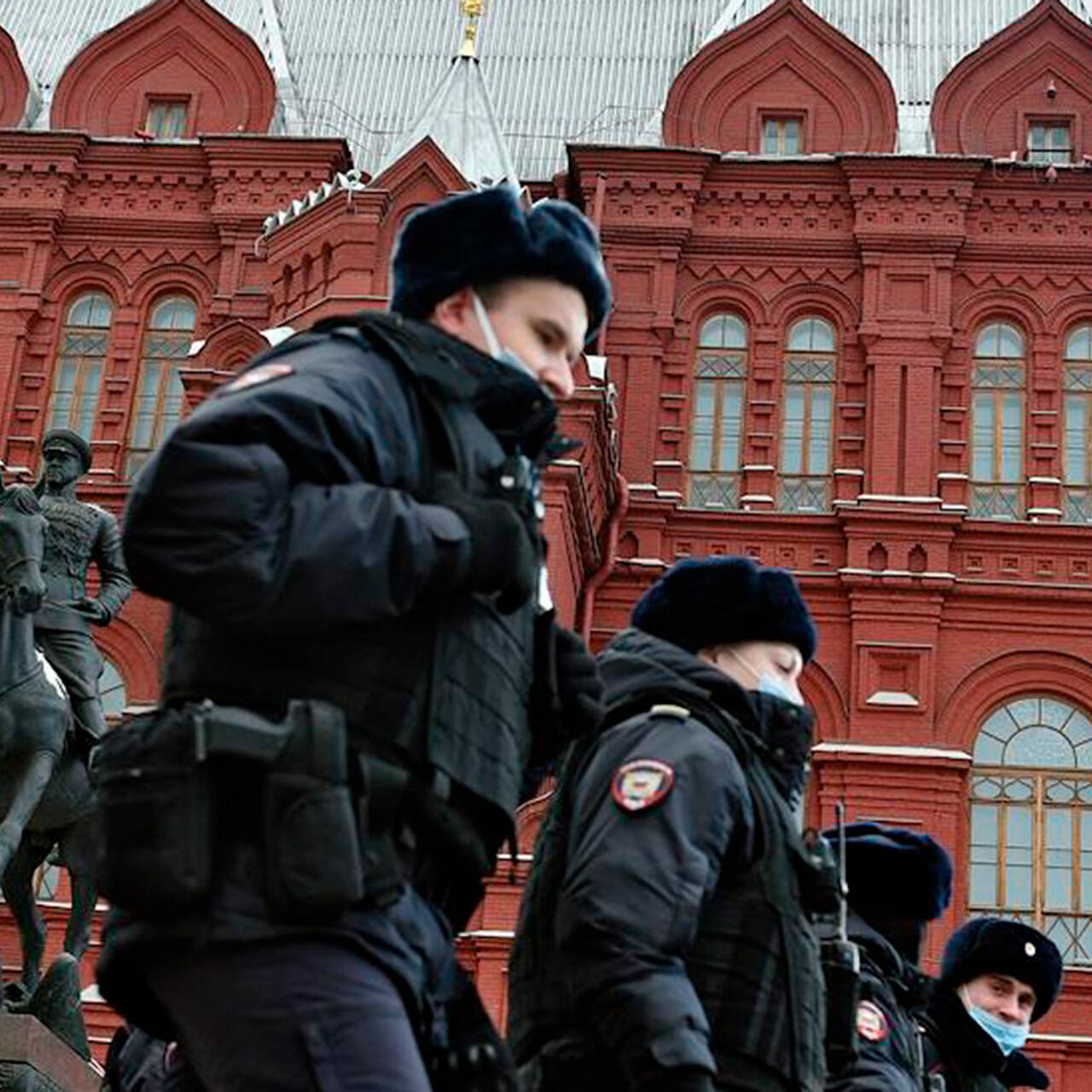 Совфед принял закон о расширении полномочий полиции в России: Полиция и  спецслужбы: Силовые структуры: Lenta.ru