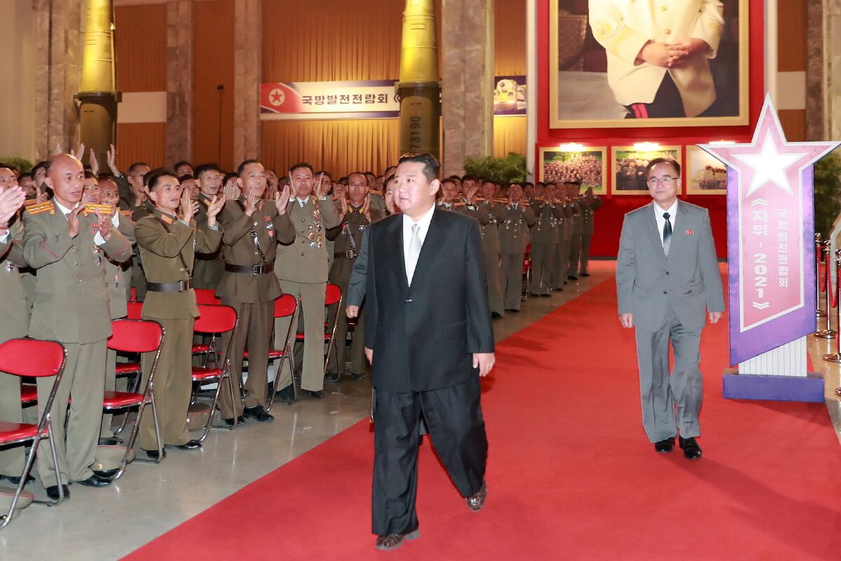 Ким Чен Ын на выставке оборонной промышленности, октябрь 2021 года