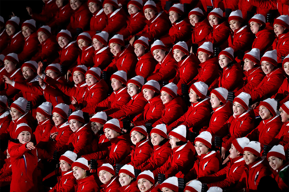 Северокорейские болельщицы на Олимпийских играх в Пхенчхане в 2018 году