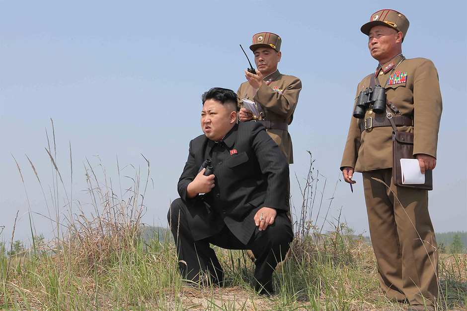 Ким Чен Ын на военных испытаниях