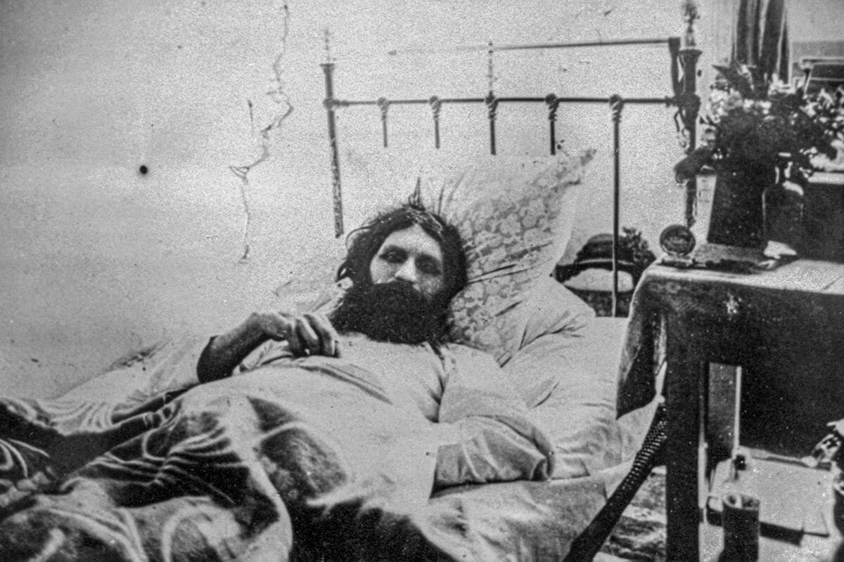 Григорий Распутин в тюменской больнице после первого покушения на него летом 1914 года