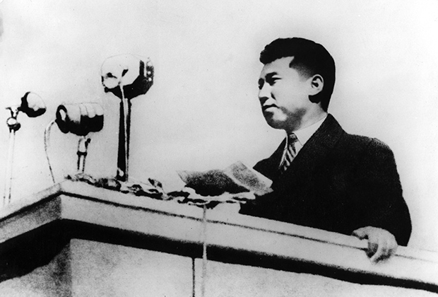 Ким Ир Сен на митинге в Пхеньяне. 1945 год