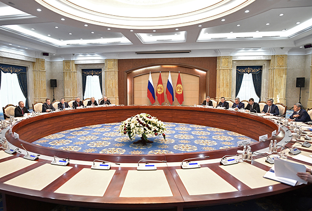 Владимир Путин и Алмазбек Атамбаев на переговорах в «Ала-Арча»