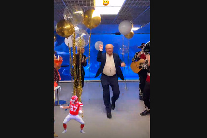 80-летний тренер Туктамышевой поздравил ее с днем рождения танцем под Губина
