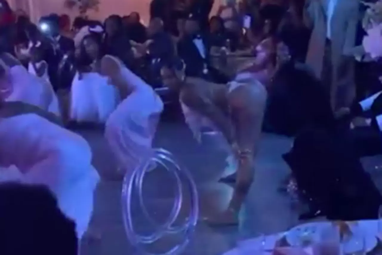 невеста танцует стриптиз порно фото 50