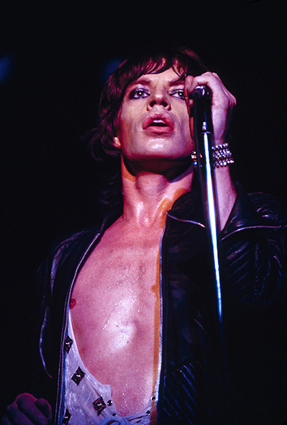 Рок-музыкант Мик Джаггер на концерте в Манчестере в 1973 году