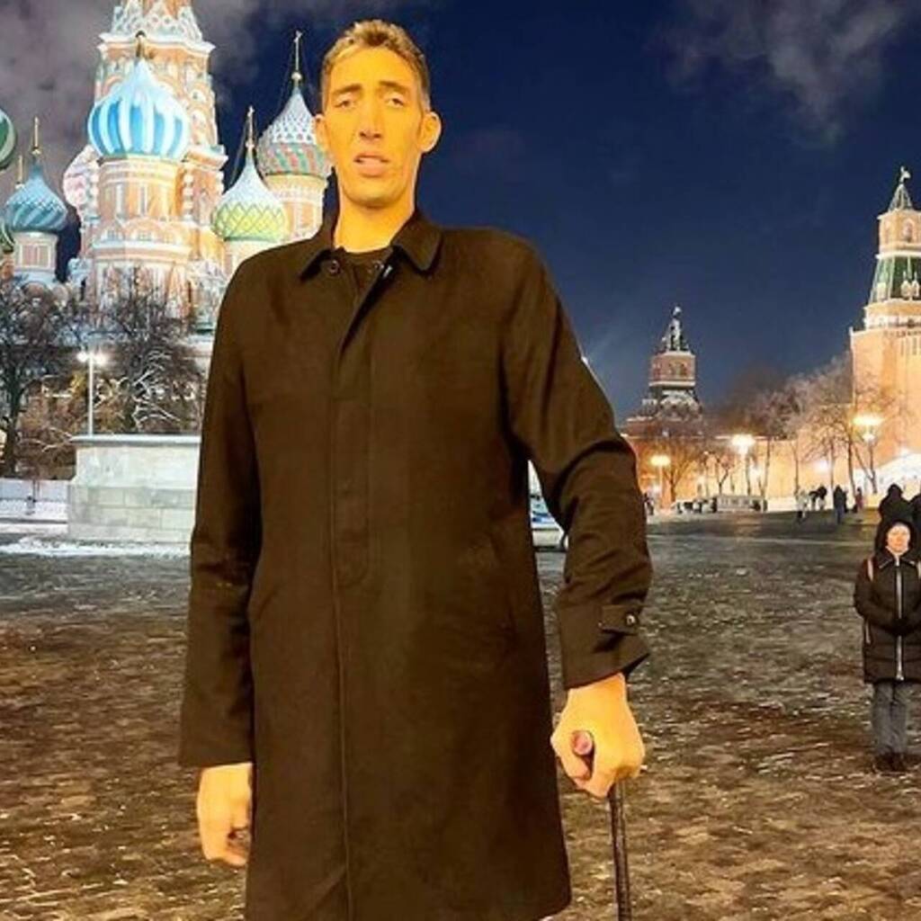 Как выглядит самый высокий человек в мире