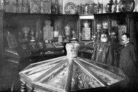 «Страна лишилась древних сокровищ» В 1918 году из Кремля похитили реликвии российских царей. Кто совершил кражу века?