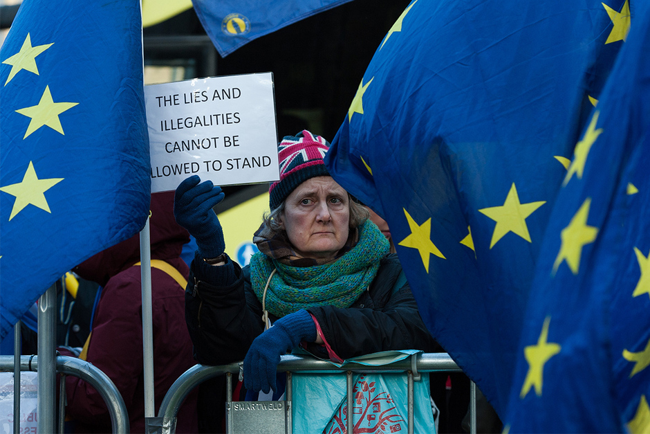 Акция протеста против Brexit перед зданием парламента в Лондоне, 14 марта 2019 года