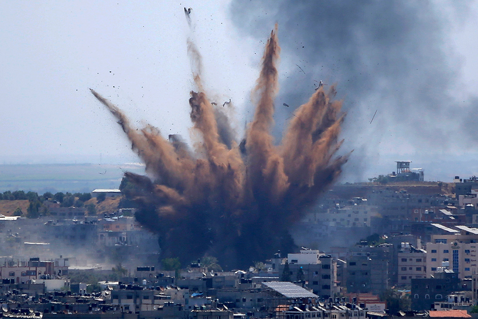 Авиаудар израильских сил по зданиям в секторе Газа 13 мая 2021 года