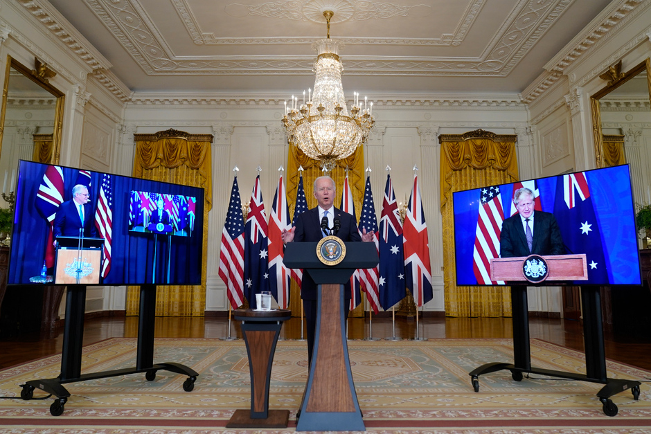 Президент Джо Байден, премьер-министр Австралии Скотт Моррисон и премьер-министр Великобритании Борис Джонсон объявляют о создании AUKUS,15 сентября 2021 года