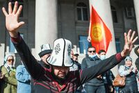 «Уезжайте в свою Россию!» Половина граждан Киргизии свободно владеет русским. Почему их объявили угрозой для страны?