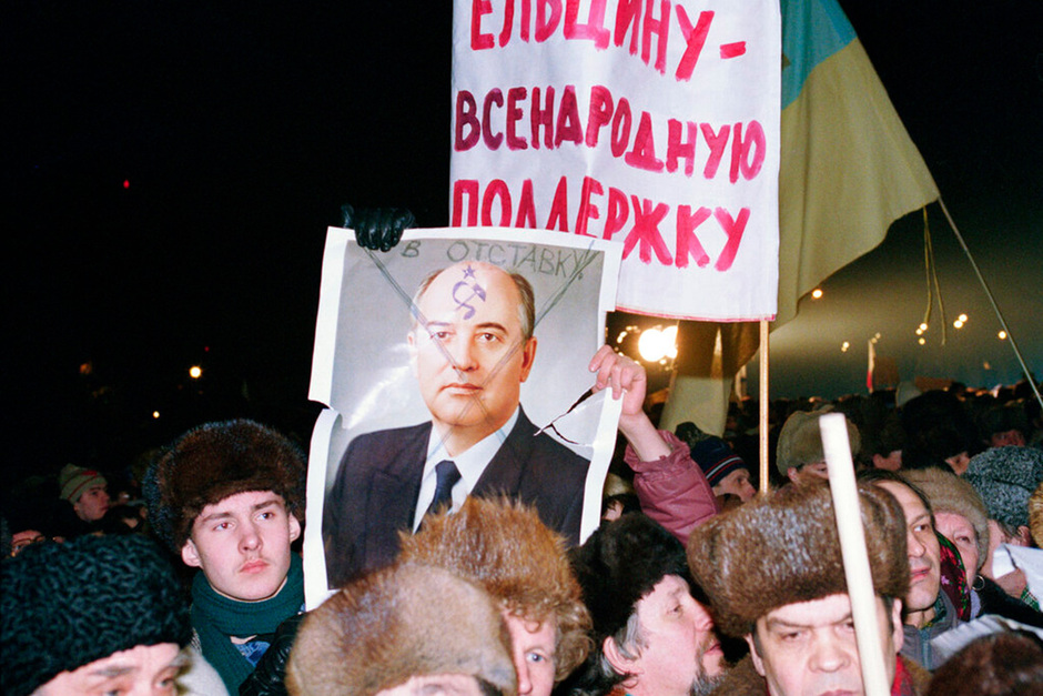 22 февраля 1991 года. На митинг против Горбачева в Москве вышло более 50 тысяч человек