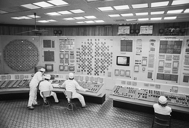 Блочный щит управления второго энергоблока Ленинградской атомной электростанции имени В.И. Ленина, 1976 год 