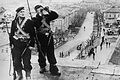 Краснофлотцы ведут наблюдение на крыше дома в освобожденной Керчи, 1942 год
