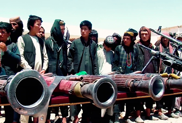 Боевики «Исламского государства», сдавшиеся афганским правительственным силам в апреле 2018 года после поражения от талибов. Фото: Mirwais Bezhan / Wikimedia