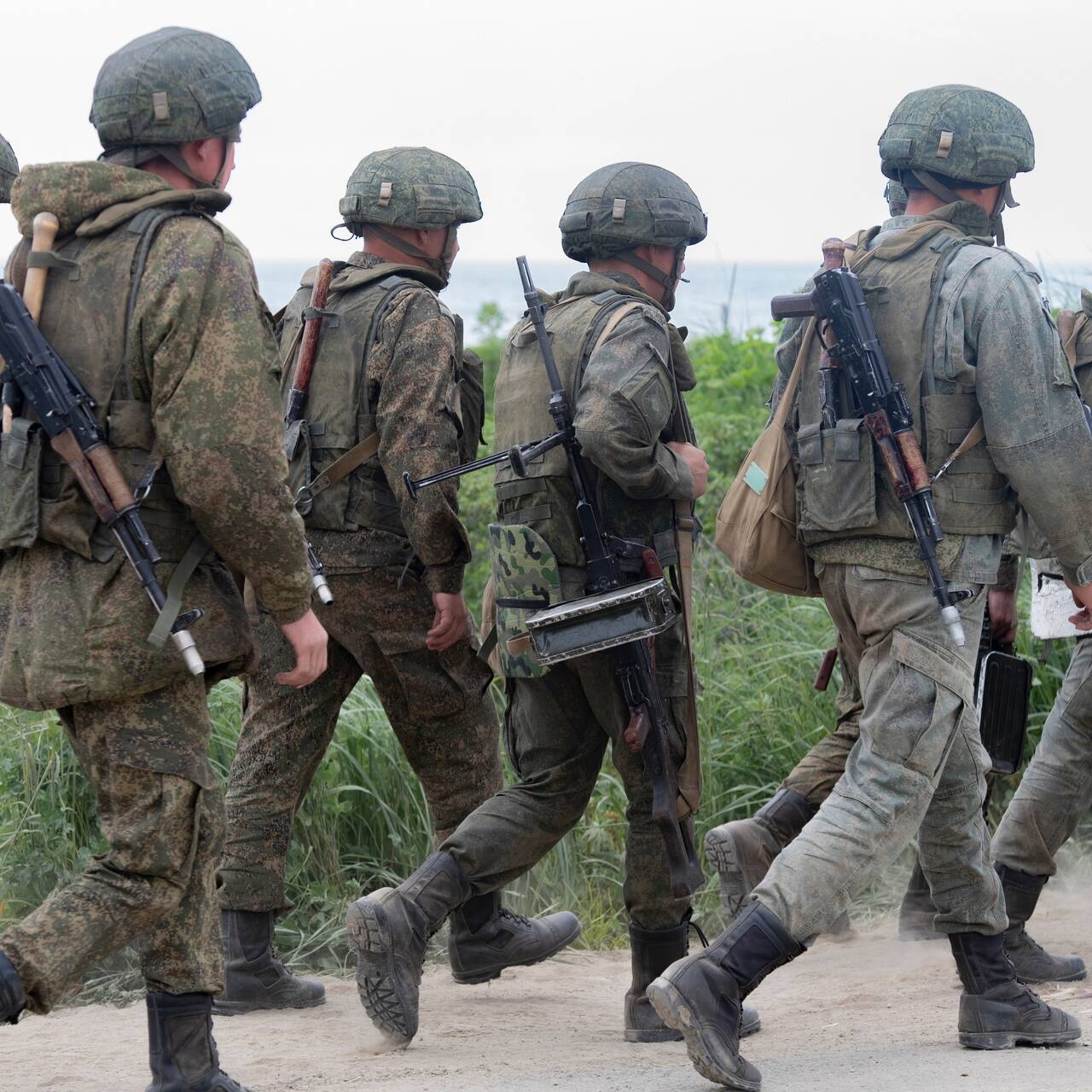 Военных-контрактников обложили данью в российском городе: Криминал: Силовые  структуры: Lenta.ru