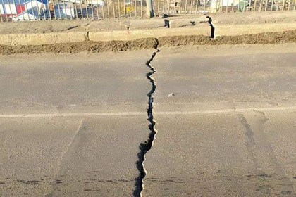 Власти Владивостока оценили опасность трещины в мосту из-за аномальных морозов