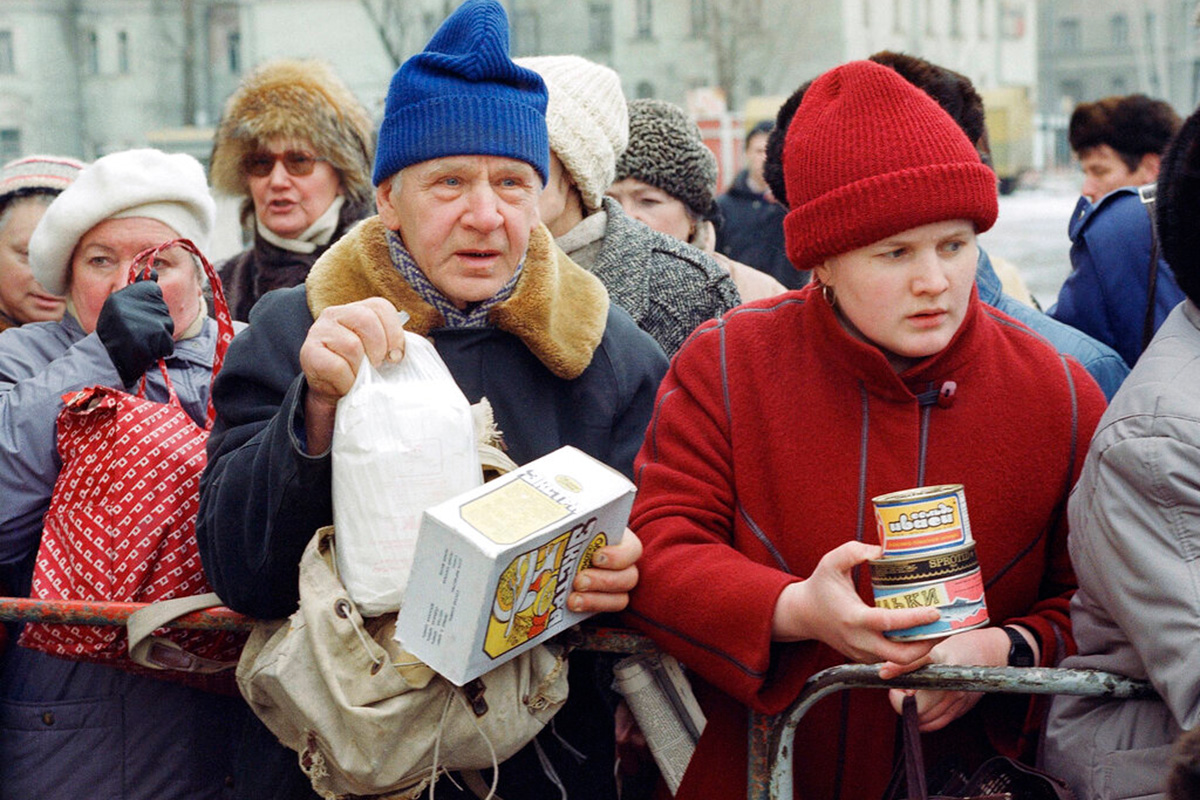 «Граждане были как подопытные кролики» Как россияне 30 лет назад встречали  первый Новый год после распада СССР: Общество: Россия: Lenta.ru