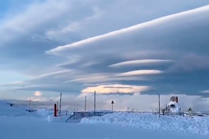 В Сочи россиянин заснял на видео редкие и необычные линзовидные облака