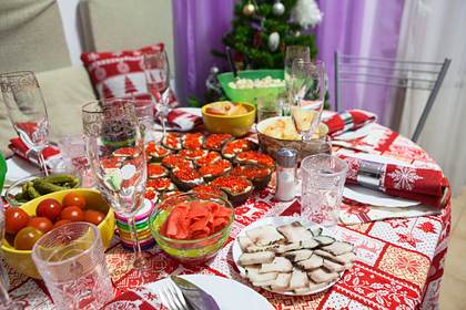 Подсчитано количество съедаемых россиянами в новогоднюю ночь килокалорий