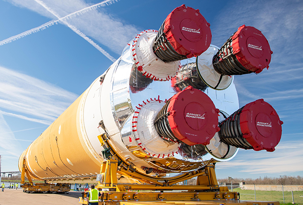 Центральный блок ракеты Space Launch System. Фото: NASA