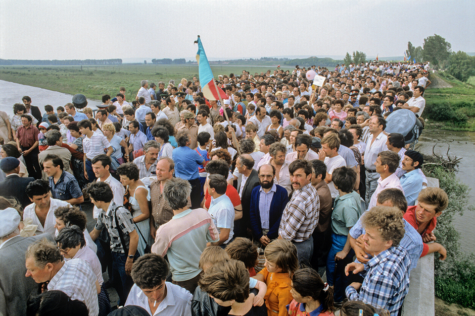 Пограничный переход на границе СССР с Румынией в районе села Леушены. Акция Народного фронта Молдавии, лето 1990 года