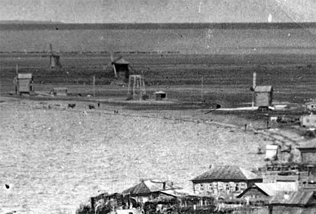 Ветряные мельницы на берегу озера Копа около Кокшетау (современный Казахстан), 1900 год